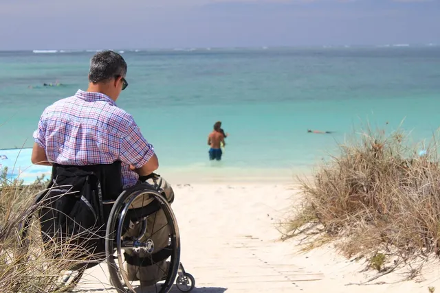 SILLA DE RUEDAS DE ACERO WHEELCHAIR “KY956X”
